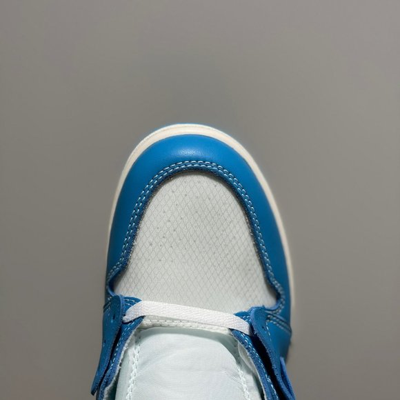 Off-White x Air Jordan 1 Retro High OG \'UNC\' main image 4